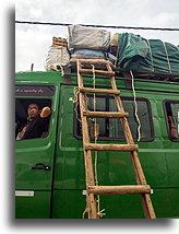 Bagażnik na dachu::Antananarivo, Madagaskar::