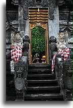 Wejście do wewnętrznego krużganka::Bali, Indonezja::