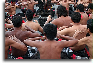 Przedstawienie Kecak::Bali, Indonezja::