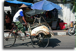 Stara riksza::Yogyakarta, Jawa Indonezja::