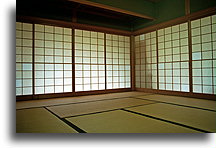 Tatami i shoji::Ryokan (rodzinny hotel w stylu japońskim), Japonia::
