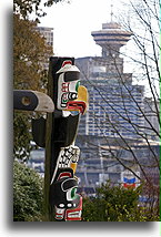 Totem w Vancouver::Vancouver, Kolumbia Brytyjska, Kanada::
