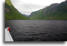 Łódka w Western Brook Pond::Gros Morne, Nowa Fundlandia, Kanada::