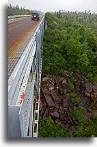 Most na rzece Churchill::Churchill Falls, Labrador, Kanada::