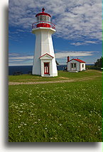Latarnia morska na przylądku Gaspe::Gaspe, Quebec, Kanada::