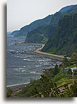 Wijąca sie droga::Gaspe, Quebec, Kanada::