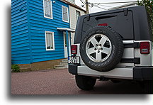 Jeep na ulicach Saint-Pierre::Popatrz na tę francuską rejestrację, SPM oznacza Saint-Pierre i Miquelon::