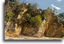 Zejście w dół do plaży Little Bay::Anguilla, Karaiby::