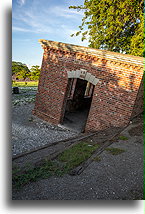 Skrzywiony dom::Fort Charles, Jamajka::