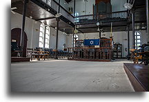 Pulpit czytania::Synagoga Shaare Shalome, Jamajka::