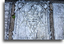 Niezwykły żydowski nagrobek::Synagoga Shaare Shalome, Jamajka::