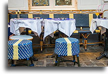 Uliczne Café::Montmartre, Paryż, Francja::