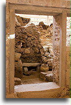 Wejście do minojskiego domu::Akrotiri, Santorini, Grecja::