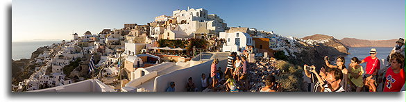 Czekając na zachód słońca::Oia, Santorini, Grecja::