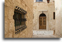 Okno na ulicy Św. Krzyża::Mdina, Malta::