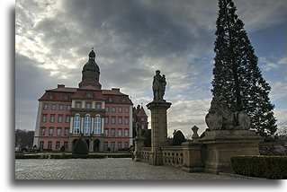 Wejście do zamku::Zamek Książ, Polska::