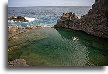 Snorkeling w naturalnym basenie::Naturalne Baseny Seixal, Madera, Portugalia::