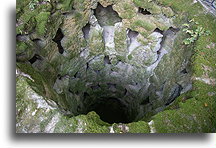 Niedokończoną Studnia::Quinta da Regaleira, Sintra, Portugalia::