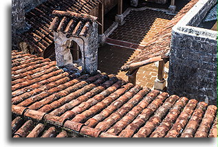 Dzwonnica::Castillo de San Felipe de Lara, Guatemala::