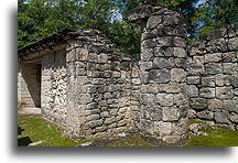Okrągła kolumna::Balamku, Campeche, Meksyk::