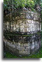 Zaokrąglone rogi styl Río Bec::Balamku, Campeche, Meksyk::