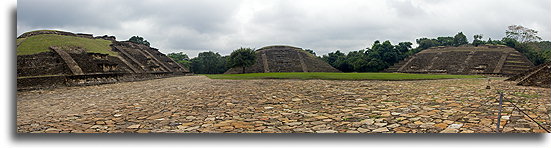 Plaza del Arroyo::El Tajin, Veracruz, Meksyk::