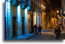 Wąskie ulice::Guanajuato, stan Guanajuato, Meksyk::