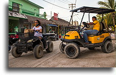 Tylko wózki golfowe::Wyspa Holbox, Quintana Roo, Meksyk::