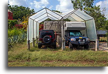 Przechowywanie samochodu::Izamal, Yucatán, Meksyk::