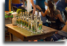 Mezcal domowej roboty::Mazunte, Oaxaca, Mexico::
