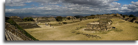 Główny plac::Monte Alban, Oaxaca, Meksyk::
