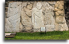 Płaskorzeźba przedstawiająca więźniów::Palenque, Chiapas, Meksyk::