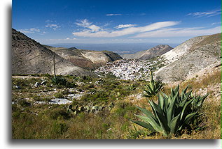 Real de Catorce na zboczu góry::Real de Catorce, San Luis Potosi, Meksyk::