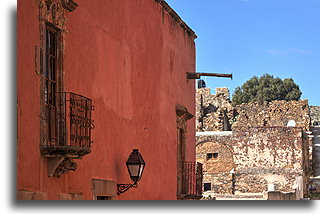 Dwa balkony::Real de Catorce, San Luis Potosi, Meksyk::