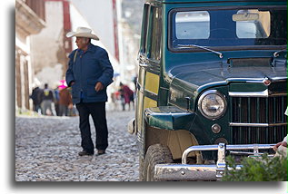 Ciemnozielony Willys::Real de Catorce, San Luis Potosi, Meksyk::