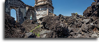 Ściana kościoła #1::San Juan Parangaricutiro, Michoacán, Meksyk::