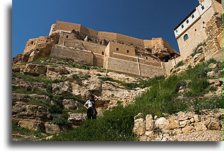 Widok z doliny Cedronu::Klasztor Mar Saba, terytorium Palestyńskie::