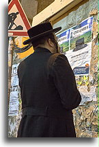 Czytanie ogłoszeń::Dzielnica Mea Shearim, Jerozolima, Izrael::
