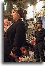 Matka z dziećmi::Dzielnica Mea Shearim, Jerozolima, Izrael::