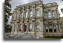 Widok zewnętrzny::Pałac Beylerbeyi, Stambuł, Turcja::