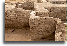 Ściana z suszonej cegły::Çatalhöyük, Turcja::