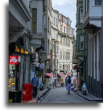 Ulice w pobliżu Galata #2::Wieża Galata, Stambuł, Turcja::