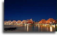Domki na wodzie nocą #3::Moorea, Polinezja Francuska::