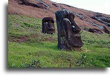 Wewnątrz krateru Rano Raraku::Wyspa Wielkanocna::