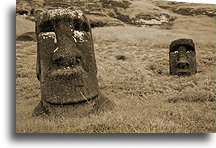 Dwie twarze z Rano Raraku::Wyspa Wielkanocna::