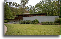 Typowy dom Usonian::Muzeum Crystal Bridges, Arkansas, USA::
