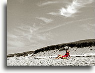 Kobieta w czerwieni::Cape Cod, Massachusetts, Stany Zjednoczone::