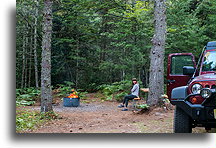 Przy ognisku::Kamping Joelda. Michigan, USA::
