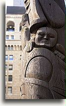 Drewniany totem w NYC #2::Nowy Jork, Stany Zjednoczone::