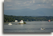 Widok na rzekę Hudson::Pałac Millsów, Nowy Jork, USA::